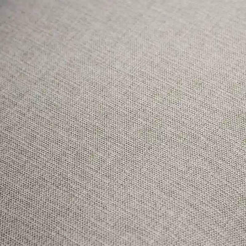 Canapé 3 places en tissu gris clair avec clous décoratifs et coussins décoratifs, style transitionnel