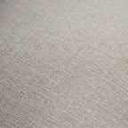 Canapé 3 places en tissu gris clair avec clous décoratifs et coussins décoratifs, style transitionnel