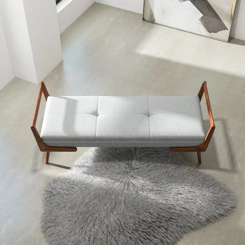 Banc rembourré en tissu gris, pieds en noyer, 2 places