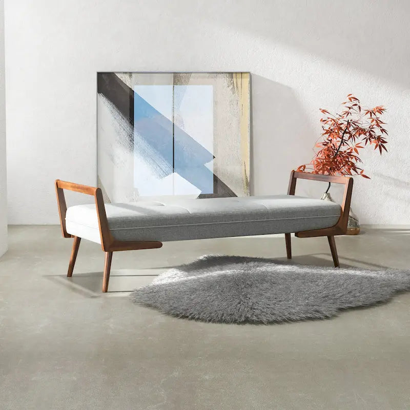 Banc rembourré en tissu gris, pieds en noyer, 2 places
