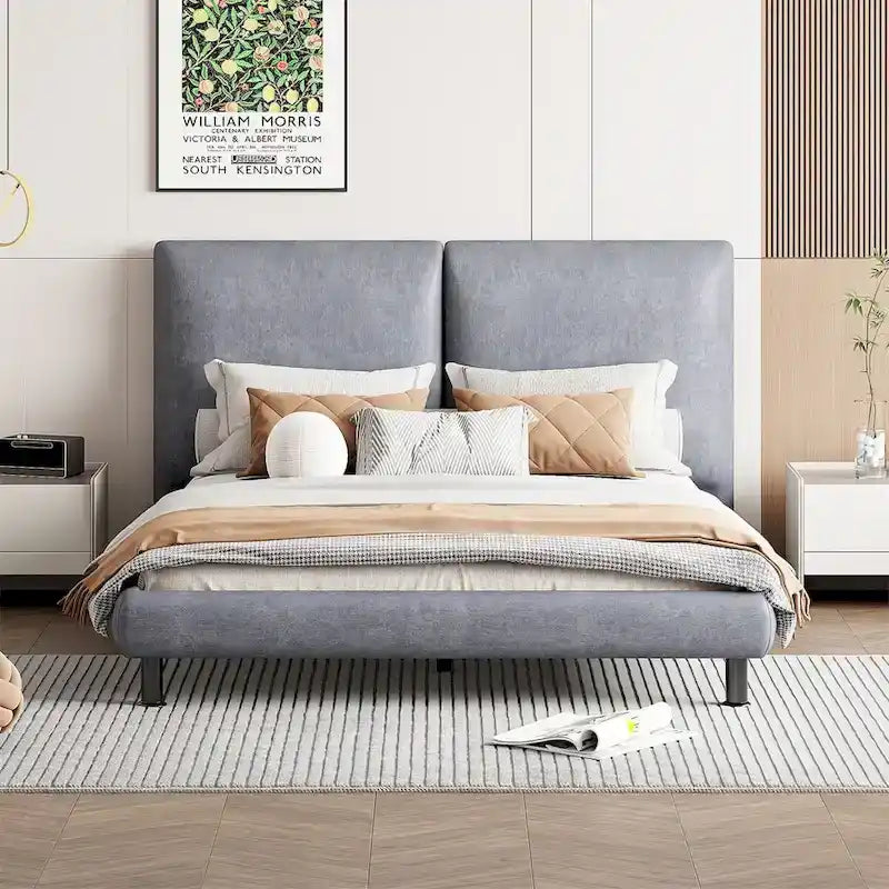 Lit plateforme capitonné beige/gris avec deux têtes de lit, pour 2 personnes