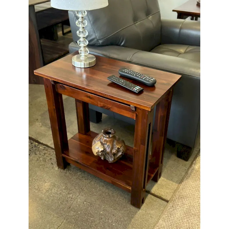 Table d'appoint fine en bois d'acacia massif naturel/acajou avec étagère inférieure